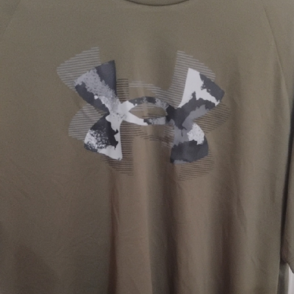 Under Armour Men's Olive Green and Black Logo Tee